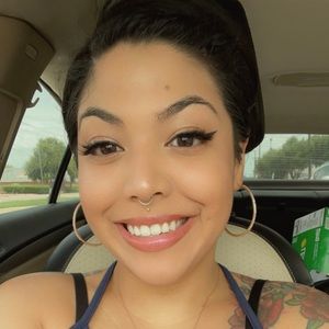 Meet your Posher, Demi